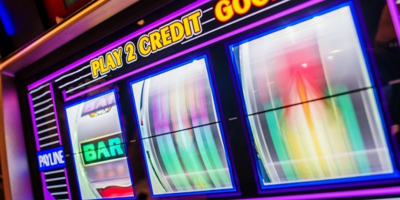 How multi-line slots calculate total bet size begins with identifying